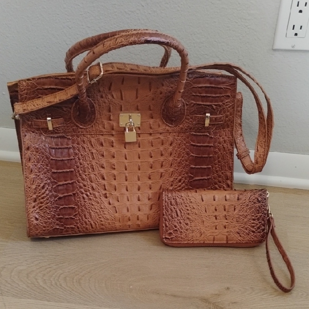 Elegant Brown Crocodile Pattern Handbag Set